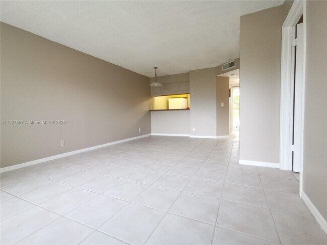 Building Photo - 10179 Twin Lakes Dr