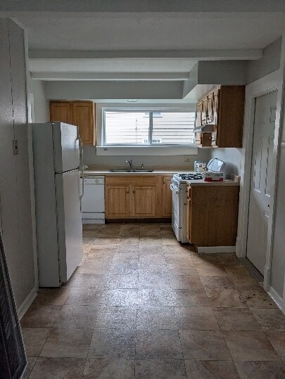 Building Photo - 405 W White St