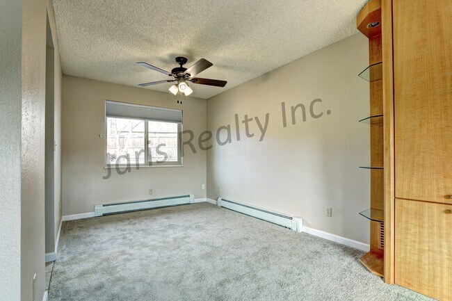 Building Photo - Charming Cul-De-Sac Home Near Downtown Castle Rock. Fantastic Fenced Backyard!