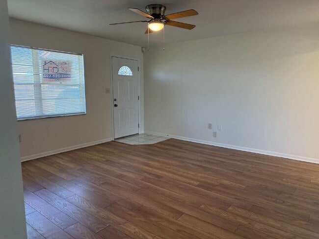 Building Photo - "Charming 2-Bedroom Retreat with optional studio on Coral Avenue – Cozy Comfort Awaits in Kissimm...