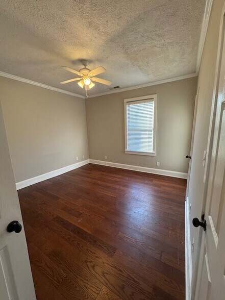 Master Suite 2 - 1327 Parrett St
