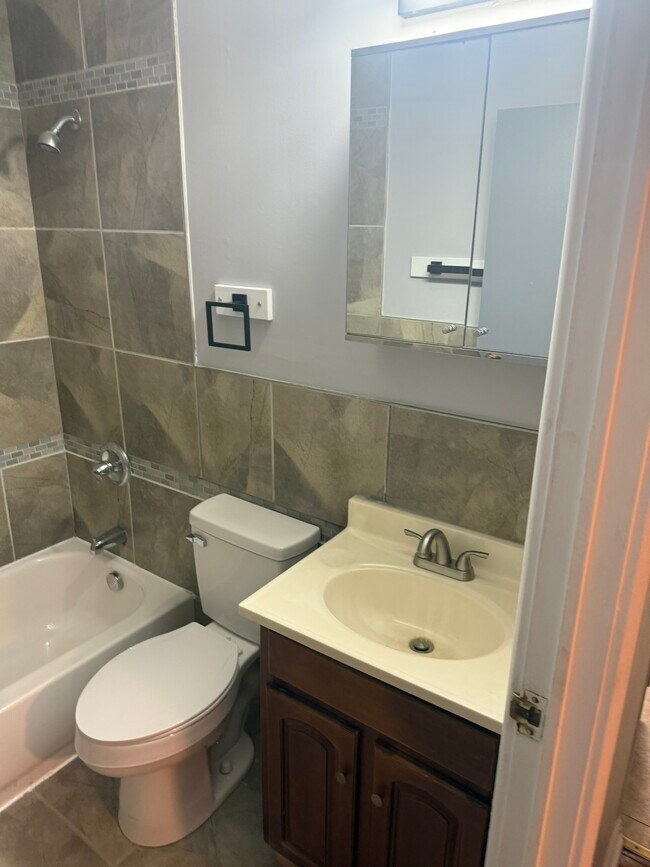 Building Photo - 1894 Pannell Ave