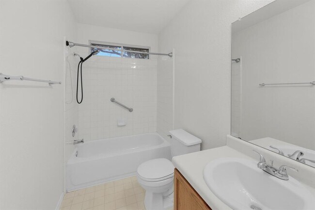 Building Photo - 104 Presidio Dr