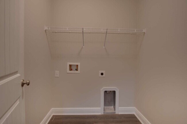 Building Photo - Ashley Plantation Living — 3BR Home with Granite Countertops, Large Kitchen Island, Trey Ceilings...