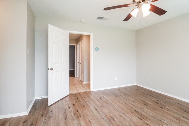 Building Photo - 10930 Rosewood Ct