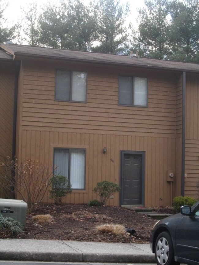 Building Photo - 911 Lora Ln