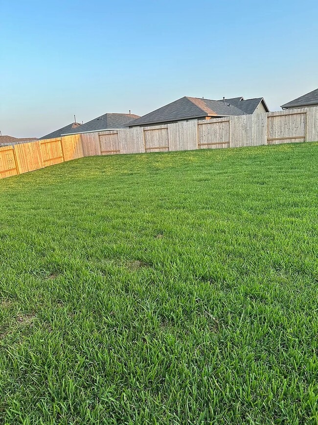 Building Photo - 1530 San Sebastien Dr