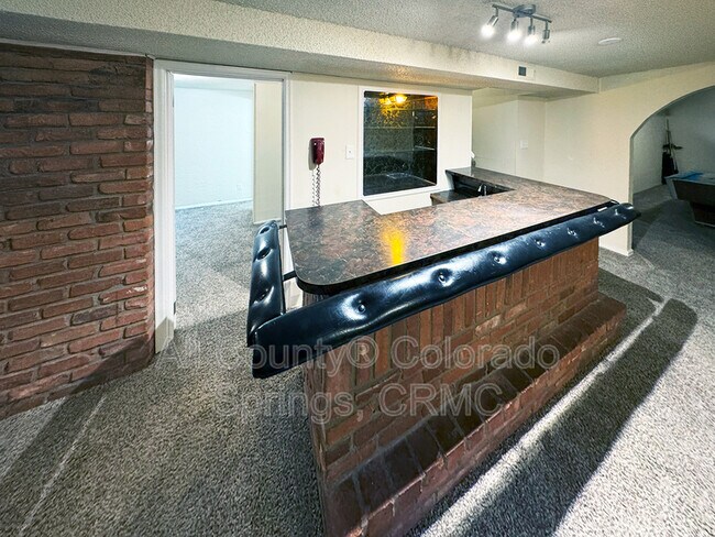 Building Photo - 2122 Meyers Ave