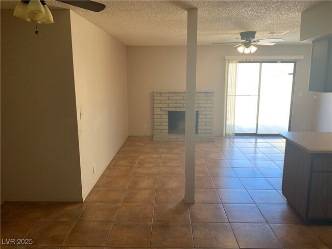 Building Photo - 3941 Avocado Dr