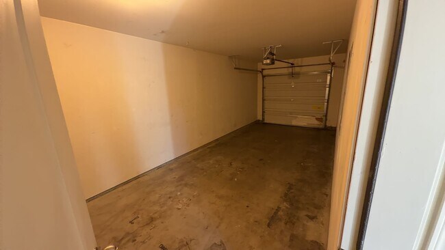 Building Photo - 1398 NE Elk Ct