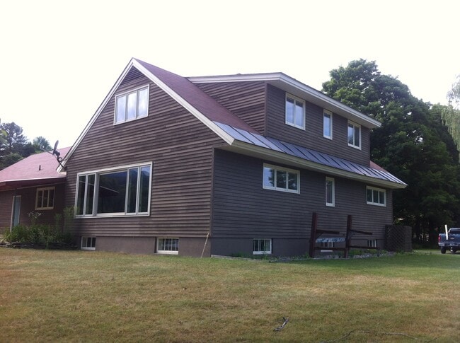 Building Photo - Beautiful Lakeside home in Windsor Vermont - Will go fast (CURRENTLY UNDER CONTRACT)