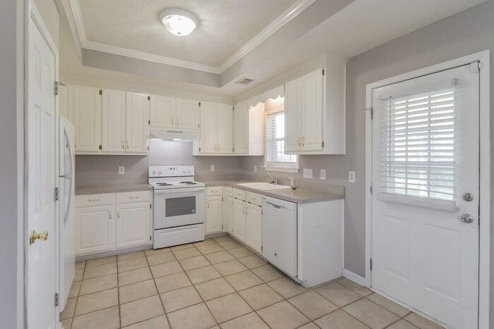 Building Photo - 87 Faulk Dr