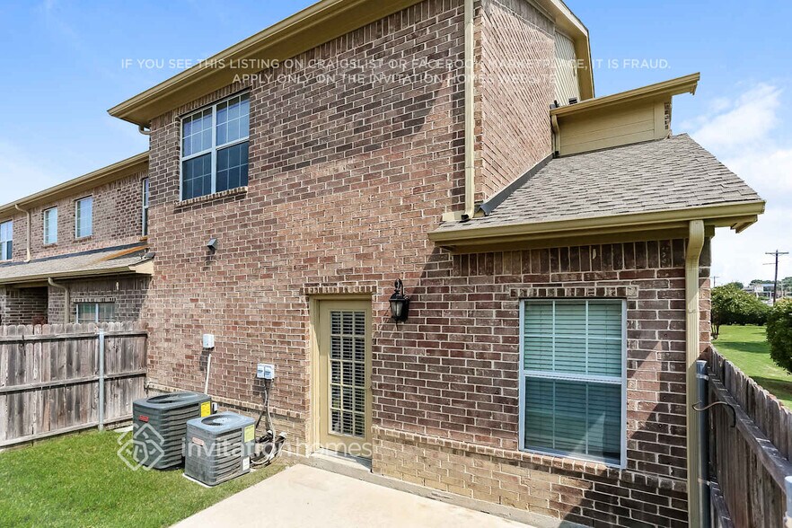 Building Photo - 110 Barrington Ln