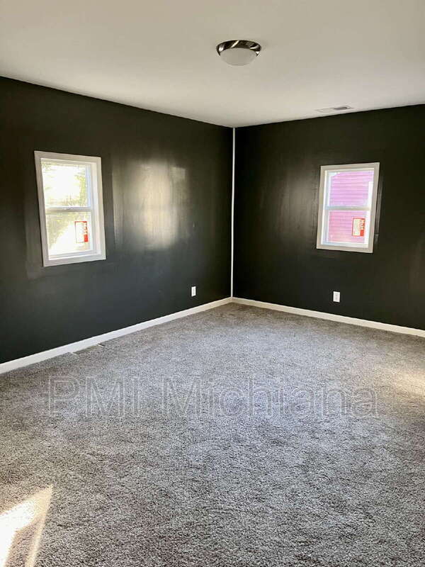 Building Photo - 261 N Kenmore St