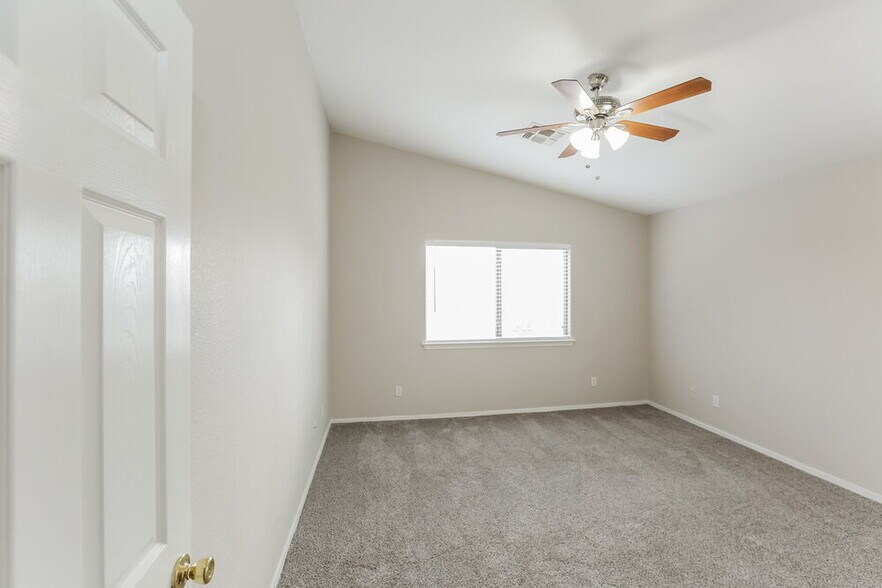 Building Photo - 4513 N 88th Ave