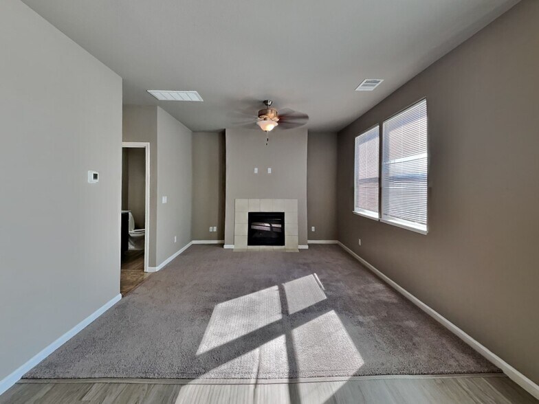 Building Photo - 3775 Thistledown Ct
