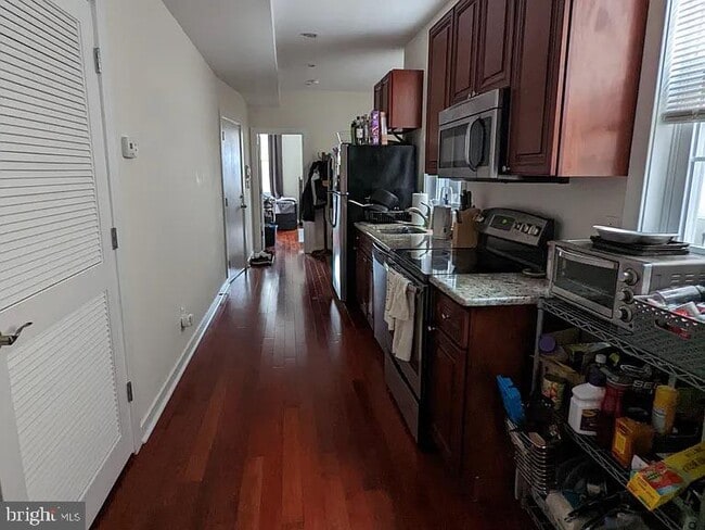 Building Photo - 2631 W Girard Ave