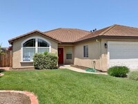 Building Photo - 4 Bedroom Home in Hollister