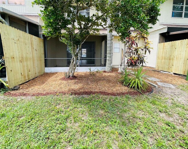 Building Photo - 3 Bedroom, 2.5 Bath home with upgraded kitchen, close to beaches, restaurants, and downtown!!