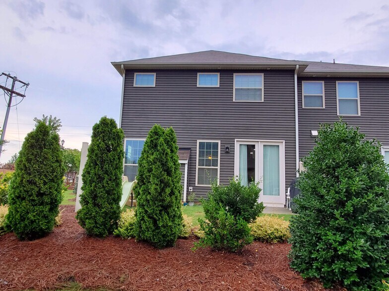 Building Photo - 808 Ayrshire Ave