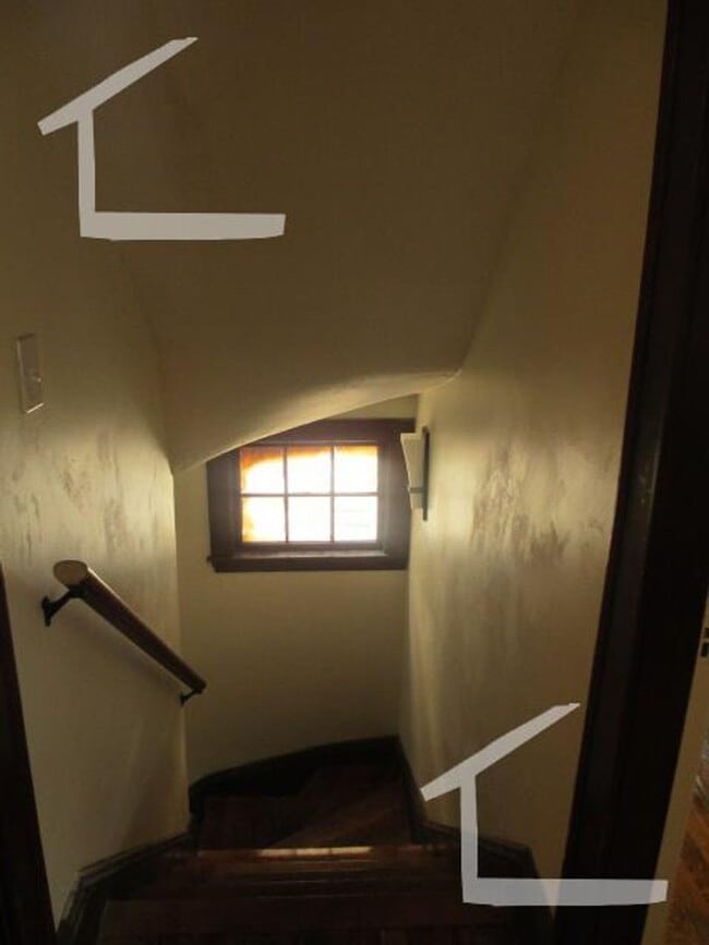 Building Photo - Nice 4 bed in Oak Square