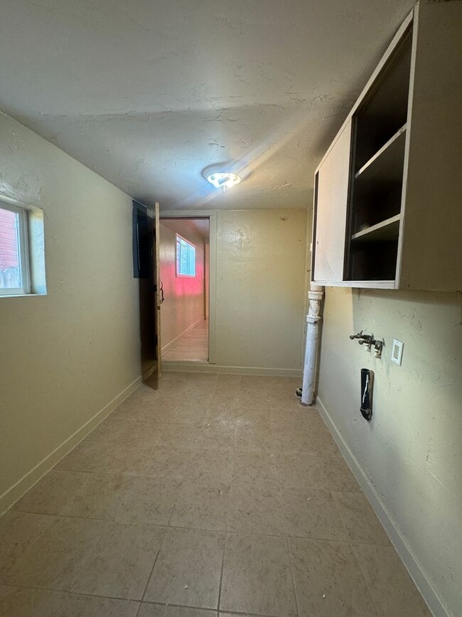Building Photo - T614