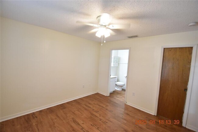 Building Photo - 38927 Carr Dr