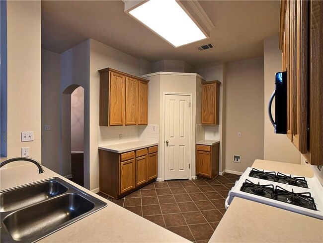 Building Photo - 5726 Taylorcrest Dr
