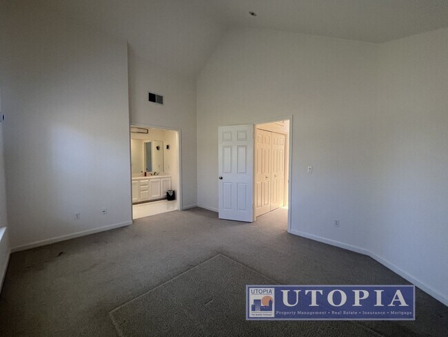 Building Photo - Quiet Beautiful 3 Bed, 2.5 Bath Property Near UCSC