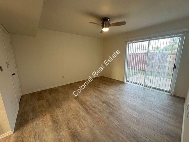 Primary Photo - 4 bedroom 2 bathroom, remodeled townhouse ...