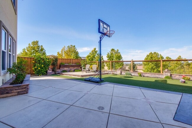 Building Photo - Gorgeous and Very Spacious Home - 3BR 2.5 BA in  San Jose - This is a MUST SEE!!!