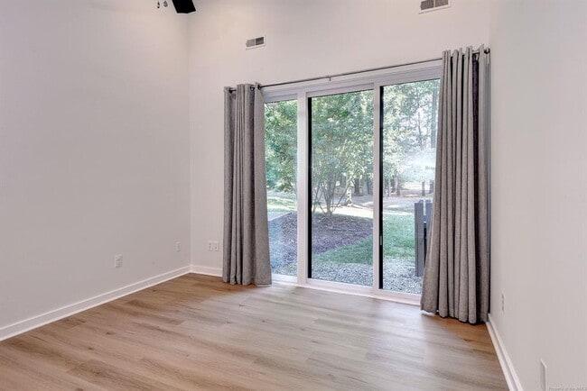 Building Photo - 106 Harrops Glen