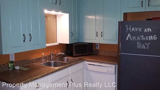 Building Photo - 3 br, 1 bath House - 104 Longs Peak Ave