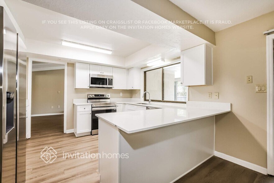 Building Photo - 537 Woodview Dr