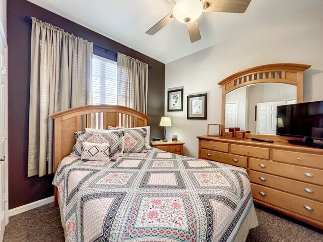 Building Photo - 2421 Silver Palm Dr