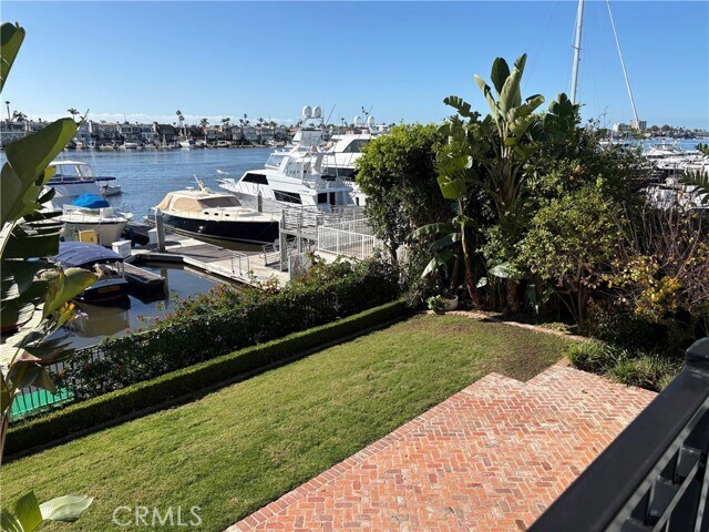 Building Photo - 2572 Bayshore Dr