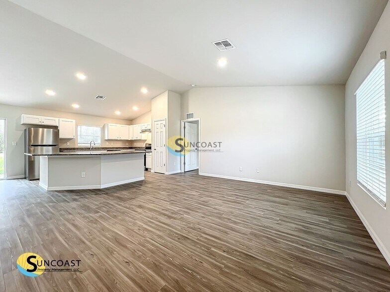 Building Photo - 4415 NE 22nd Ct