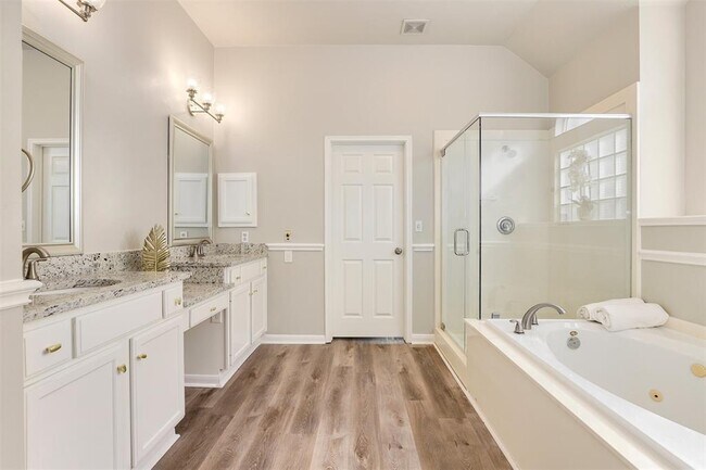 Building Photo - 14810 Cantwell Bend