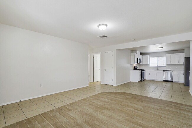 Building Photo - 3214 N Stanton St