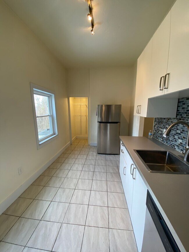 Building Photo - Beautiful 4BR house for rent