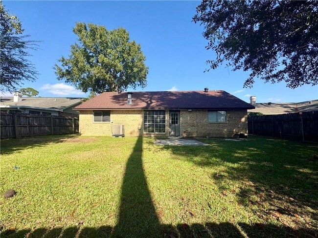 Building Photo - 1704 Admiral Nelson Dr