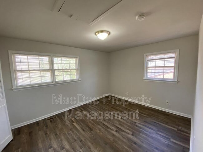 Building Photo - 155 Longstreet Ave