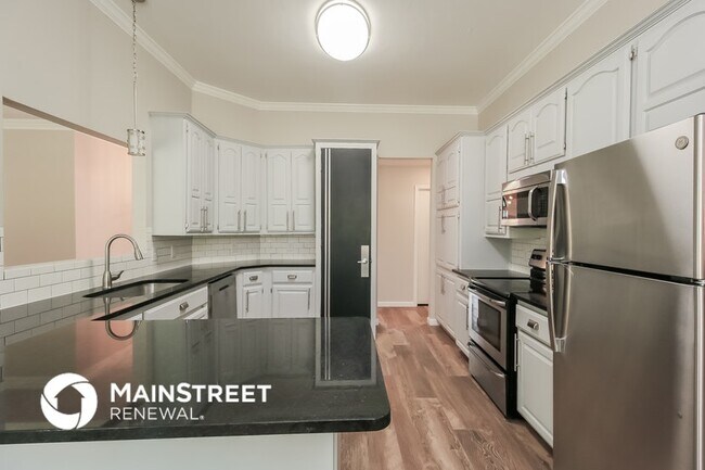 Building Photo - 400 Julie's Trail Cir