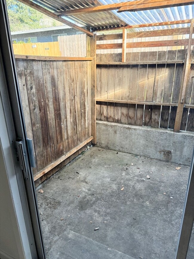 Building Photo - 2BR/1BA Fourplex Near Clark College