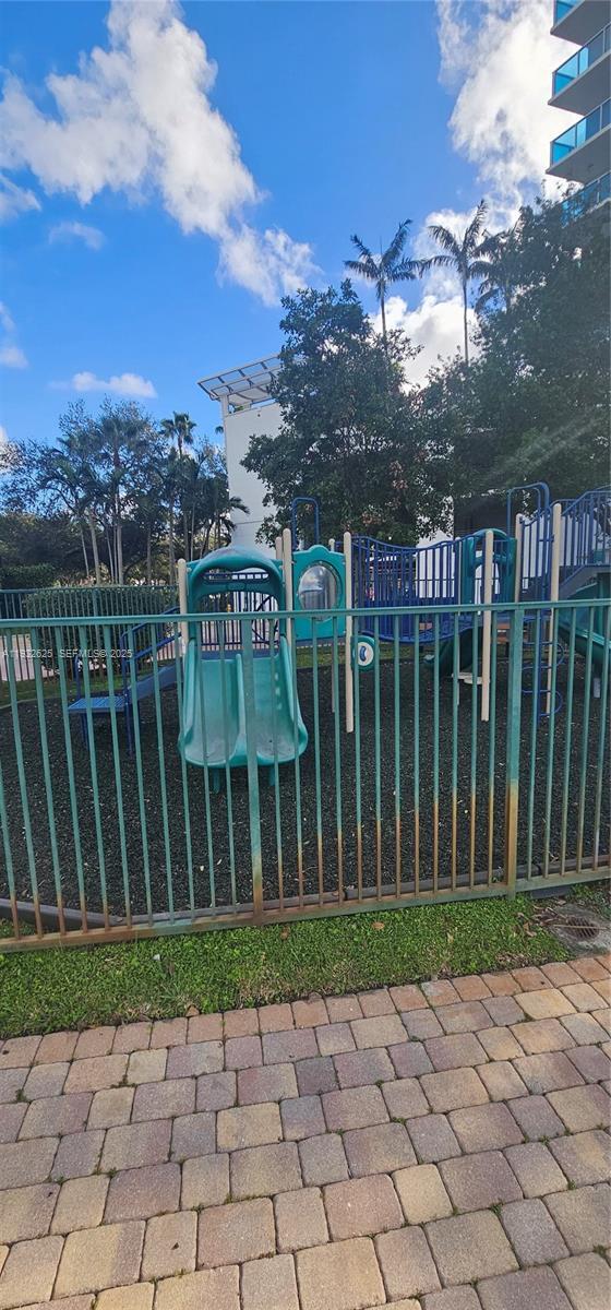 Building Photo - 2681 N Flamingo Rd