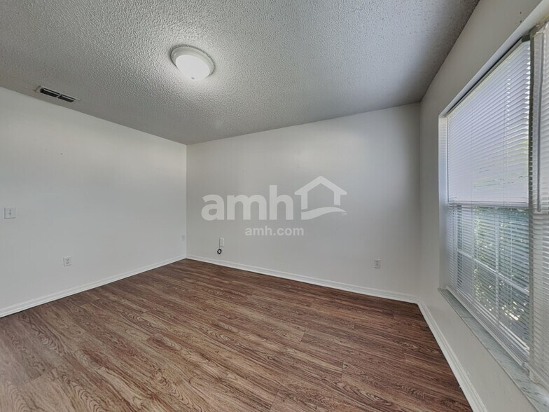 Building Photo - 813 Grand Regal Pt
