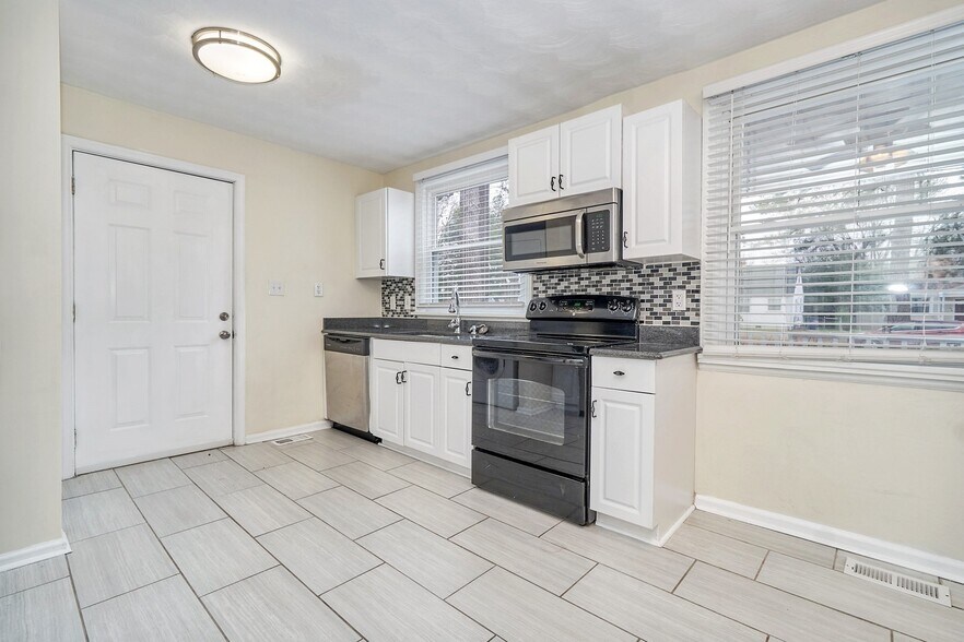 Building Photo - 3502 Commonwealth Ave