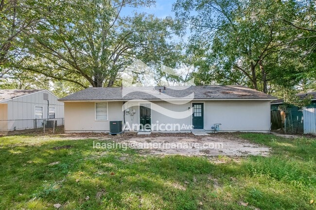 Building Photo - 2332 Watkins Dr