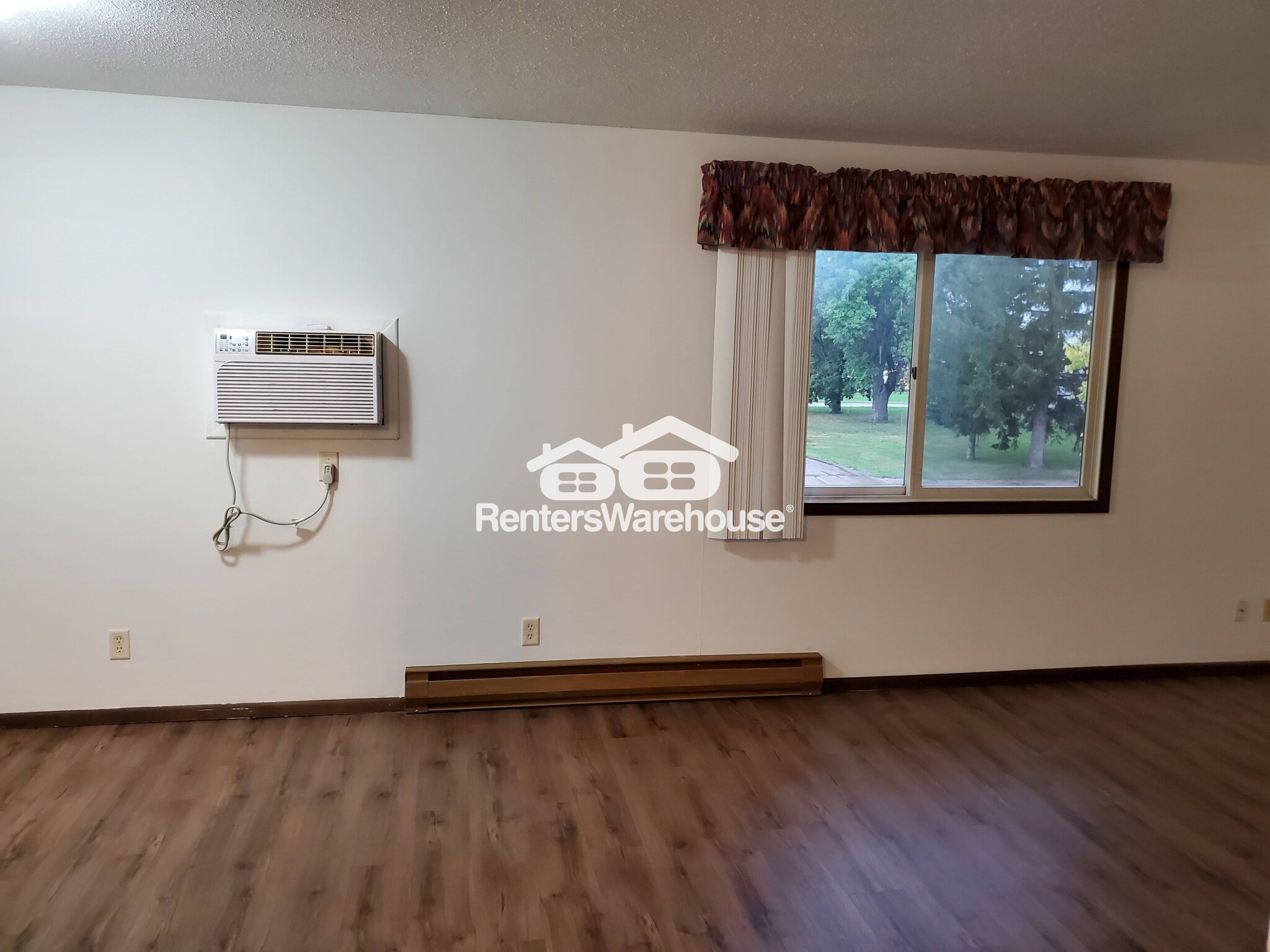 Building Photo - 29 2nd St