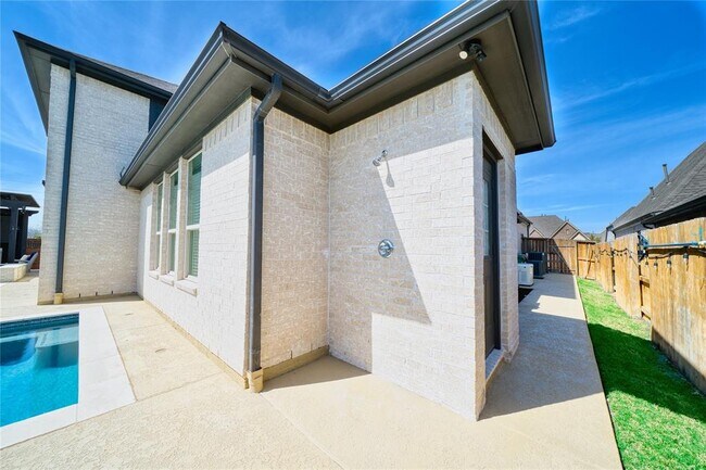 Building Photo - 23935 Birchwood Lake Ln